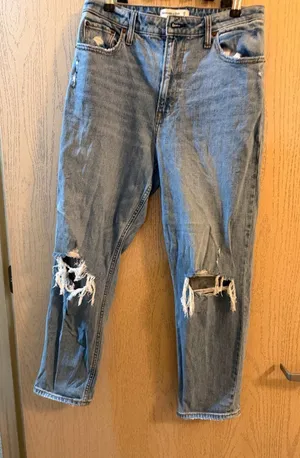 Mom Jeans thumbnail 1