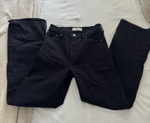 Abercrombie Black 90s relaxed women’s jeans thumbnail 2