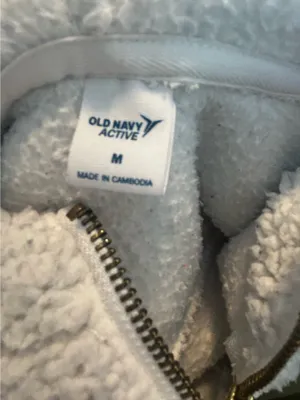 Old Navy Women’s Sherpa Pullover size medium  thumbnail 3