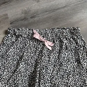 Victoria’s Secret Leopard Pajama Pants Black White Medium Pink Tie thumbnail 4