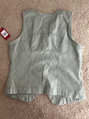 Levi Vest  thumbnail 4