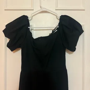 S104 NWOT Elegant Black Puff Sleeve Midi Dress thumbnail 2