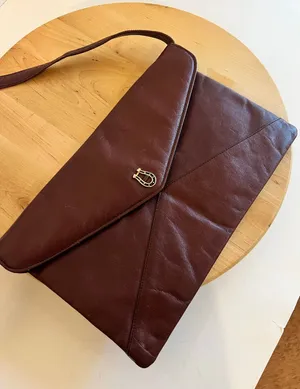 Vintage Justin Burgundy Genuine Cowhide Leather Horseshoe Detail Shoulder Bag thumbnail 1
