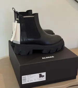 ALOHAS Bernice Black Leather Ankle Boots Size EU 38 (size 7/7.5) thumbnail 1