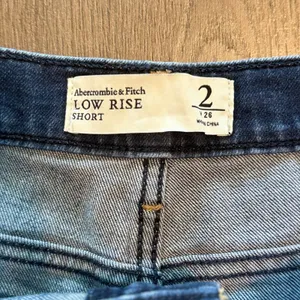 Abercrombie &‎ Fitch Shorts Womens 2/W26 Low Rise Cuffed Shortie Distressed Y2K thumbnail 2