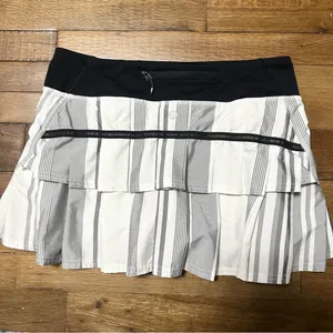 LULULEMON Pace Setter Skirt Spandex Shorts Black White Gray Vertical Stripe 6 thumbnail 2