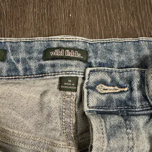 Womens Wild Fable Light Blue Denim Ripped Jeans Size 10 thumbnail 6