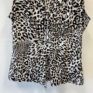 Calvin‎ Klein Leopard Animal Print Sleeveless V-Neck Blouse Top White Black Med thumbnail 4