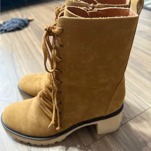 Source Unknown Tan Suede Lace-Up Ankle Boots thumbnail 6