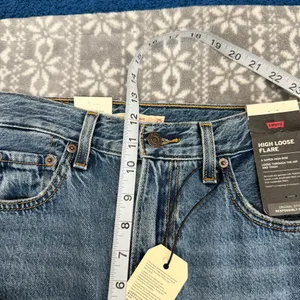 NWT‎ Levi’s Women’s High Rise Loose Flare Leg Relaxed Ripped Knee Size 25 x 32 thumbnail 13
