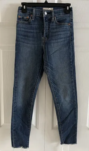 Levis Women’s Wedgie Skinny Medium Wash Button Fly Raw Hem Size‎ 26 thumbnail 1