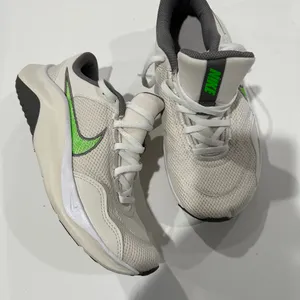 Nike Legend Essential 3 Running Crossfit‎ Shoes - NEW - Size 6. thumbnail 2