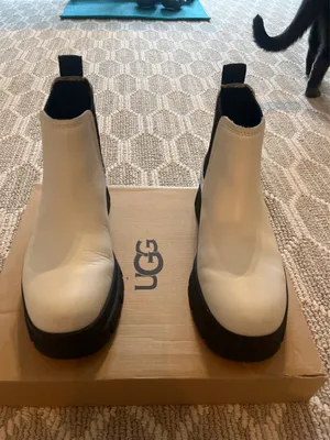 UGG Women’s Boots thumbnail 2