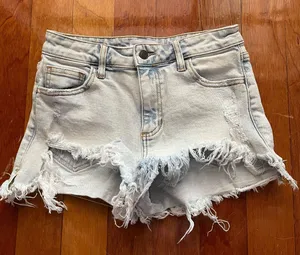 Cello Light Wash Destroyed Denim Shorts Small Light Wash thumbnail 4