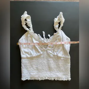 SO White Ruched Keyhole Neckline Women’s Tank Top Sz M EUC thumbnail 6