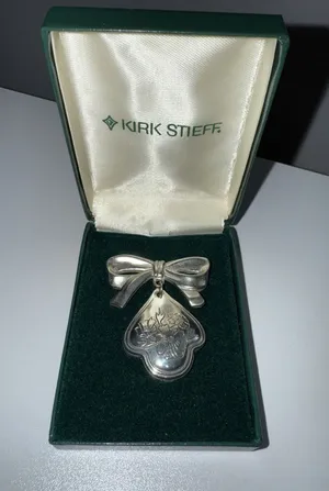 VTG Kirk Stieff March Flower Of Month‎ Pin Brooch Jonquil Pewter Dangle NOS Box thumbnail 1