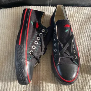 NEW🎉 African Pride Canvas Sneakers with Red & Green Accents Size 40/9 US thumbnail 2