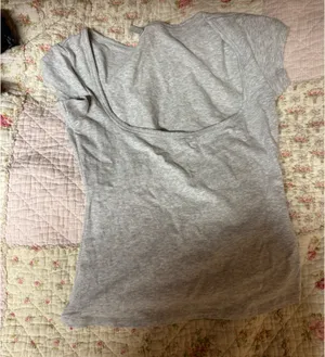 gray skims scoop neck tee size smal thumbnail 1