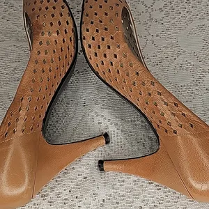 Caressa Spain leather tan eyelet closed point toe tan heels sz 6.5 thumbnail 7