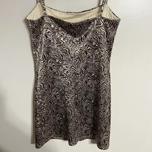 Urban‎ Outfitters UO Cole Swirl Sateen Mini Dress Size Medium Brown & Tan thumbnail 15