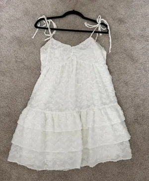 Storia Boutique White Dress thumbnail 1