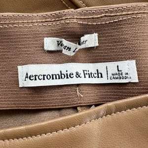 NWT Abercrombie & Fitch Vegan Leather High Rise Side Zip Skinny Pants Large Tan thumbnail 8