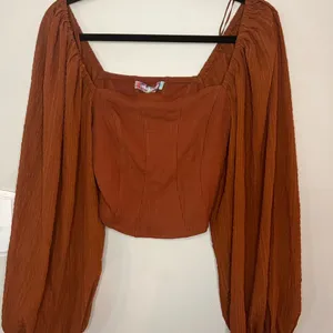 Urban Outfitters NWT Claudia Rust Puff Sleeve Top- NWT thumbnail 2