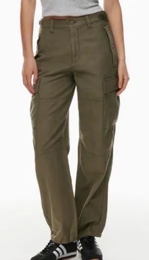 Aritzia TNA Cargo Utility Pant Size 2 thumbnail 1