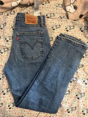 Levi’s Wedgie Straight Jeans thumbnail 1