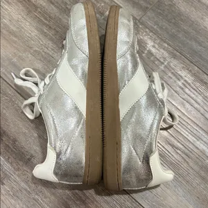 Universal Threads silver sneakers 7.5 thumbnail 7