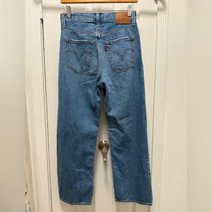 Levi’s Ribcage Straight Ankle Medium Wash Jeans Size 26 thumbnail 6