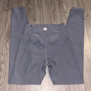 Vuori Women's Clean Elevation Heather Gray Leggings thumbnail 3