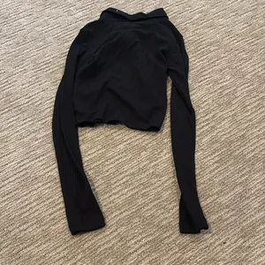 PrettyLittleThing Black Ribbed Zip-Up Top thumbnail 2