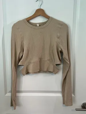 Lululemon LA Cut-Out-Waist Crop LS Size 10 Athleisure Crop Workout Top thumbnail 6