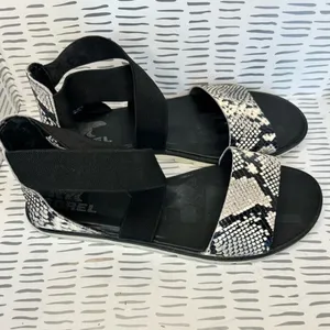 Sorel Ella Sandal Womens 7 Black‎ White Snakeskin Print Elastic Strappy Flat thumbnail 4