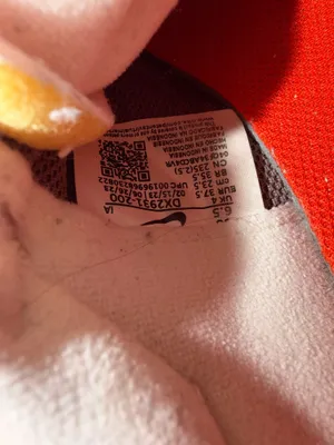 Nike Tennis Shoes thumbnail 2
