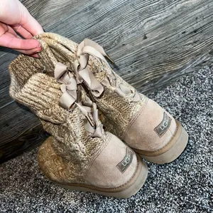 UGG thumbnail 2