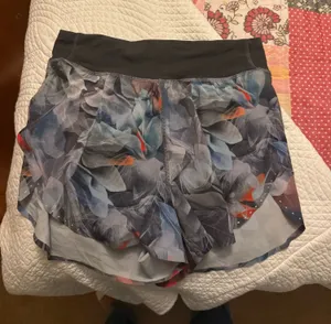 Lululemon Shorts thumbnail 1