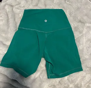 Lululemon Shorts 6inch size 4 thumbnail 1