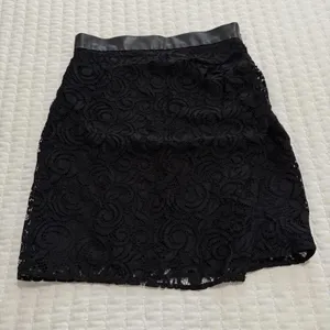 Zara Black Lace Mini Skirt With Faux Leather Waist Trim Detail Sz XS thumbnail 1