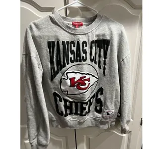 MITCHELL AND NESS KANSAS CITY CHIEFS WOMENS GREY LOGO CREW SWEATSHIRT Small thumbnail 4