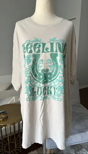 Foryeri Neutral Tee with Feeling Lucky Saint Patty’s front Graphic - Size M/L thumbnail 1