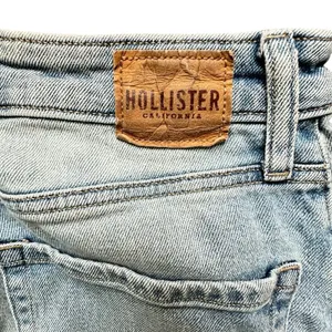 Hollister Ultra‎ High Rise Dad Jeans 10L Light Wash Ripped Knees Straight Leg thumbnail 11
