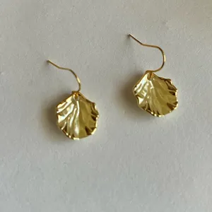 3/$20 Yellow Gold Tone Faux Sea Shell Ocean Beach Dandle Earrings thumbnail 2