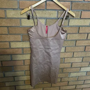 NWOT SPANX Smartgrip Champagne Nude Open Bust Full Slip Shape Wear Size Medium thumbnail 2
