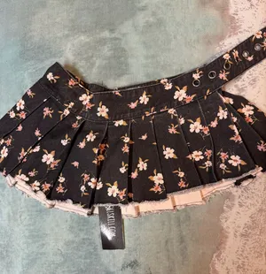 Dolls kill belt skirt  thumbnail 1