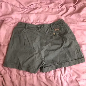 Vintage Arizona Hiking Fisherman Granola Cargo Green high Waisted Pleated Cuff Mom Shorts Khaki Utility Y2K 2000s 90s #streetwear #cottagecore #forest #boho #hipster country western hippie Measurement in pics thumbnail 3