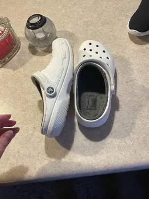 White Crocs Women’s Clogs size 8 thumbnail 11