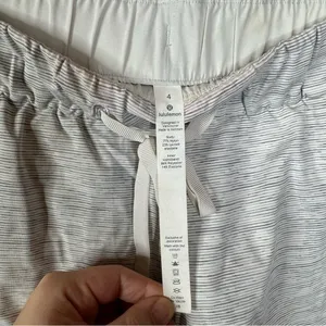 Lululemon On The Fly Short *2.5" Wee Are From Space Nimbus Battleship Size 4‎ thumbnail 6
