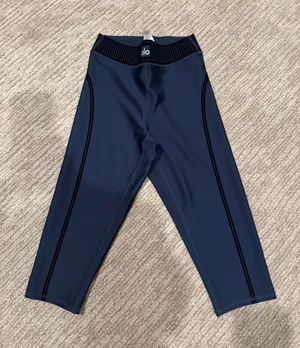 ALO Yoga Airlift High-Waist Line Up Capri thumbnail 1